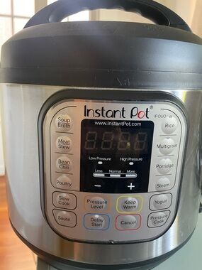 Instant Pot Duo Electric Pressure Cooker - Rarely Used